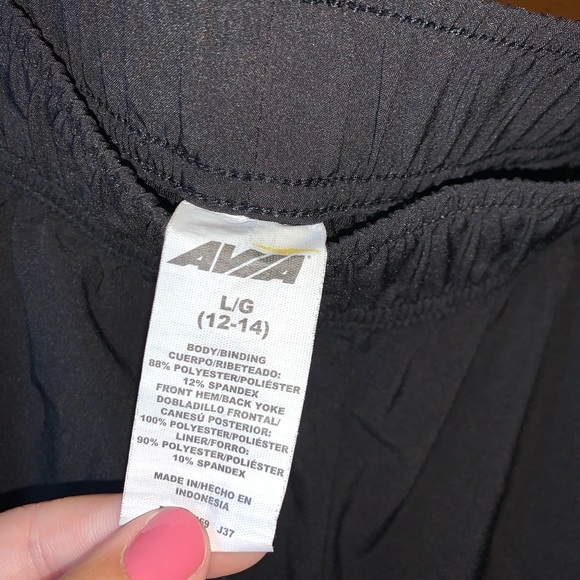 Women’s Shorts - Picture 3 of 4